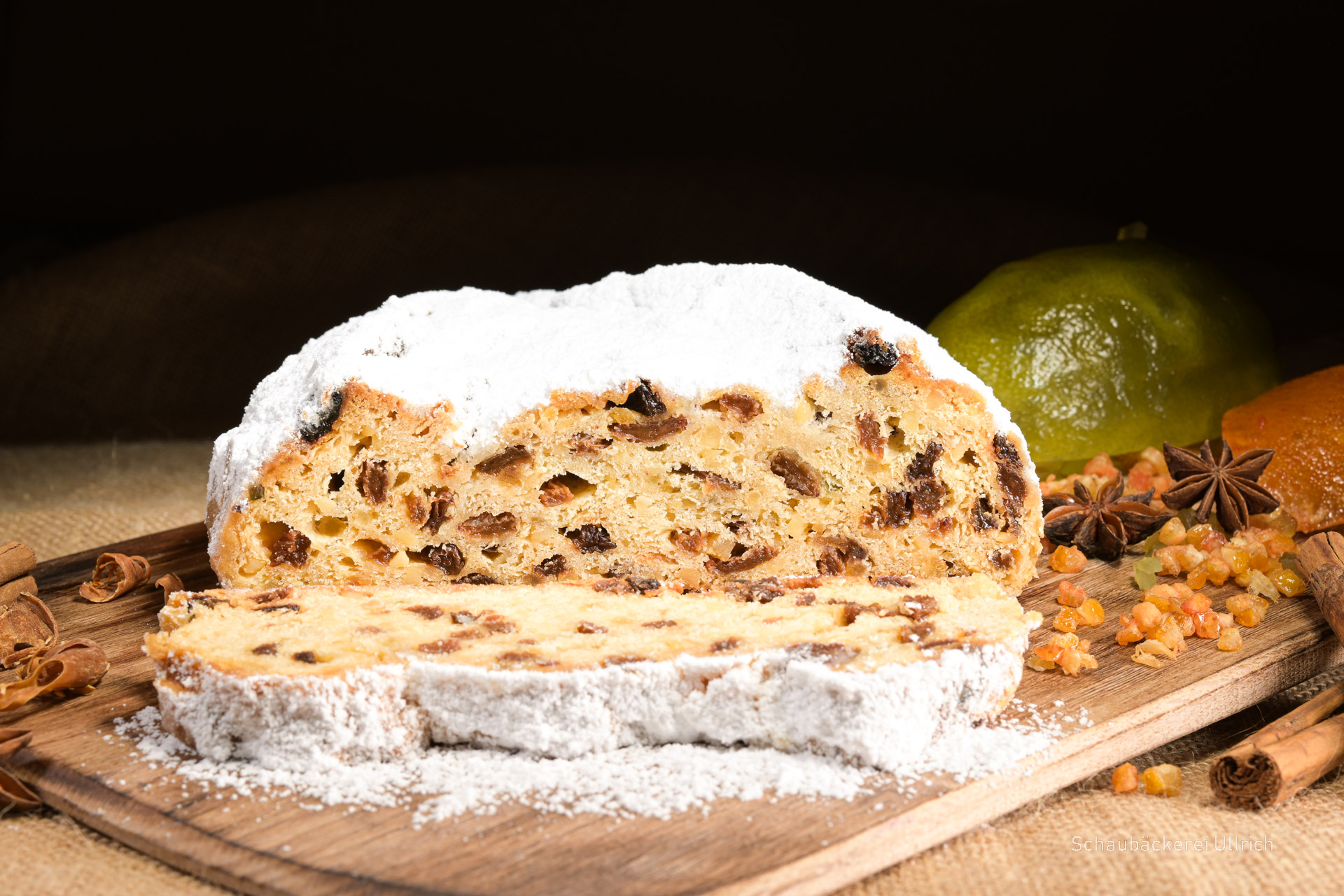 Dresdner Stollen mit Zutaten